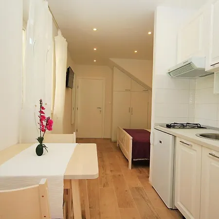 Veseljko Apartment
